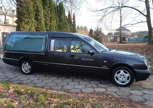 samochody osobowe Mercedes-Benz Klasa E cena 19065 przebieg: 174500, rok produkcji 1999 z Otwock